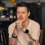 Lloyd Barnes Magician